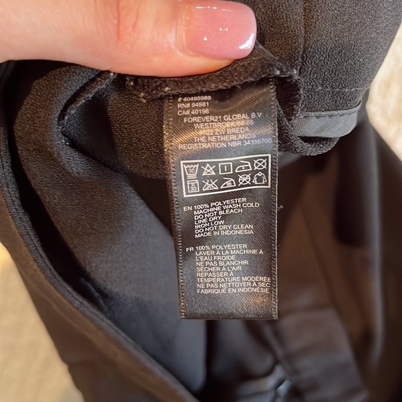 Forever 21 Black Shorts - MEDIUM - Picture 3 of 5